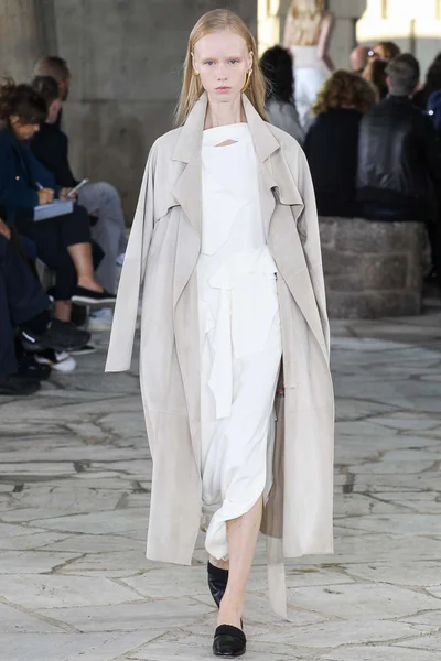 Look 9